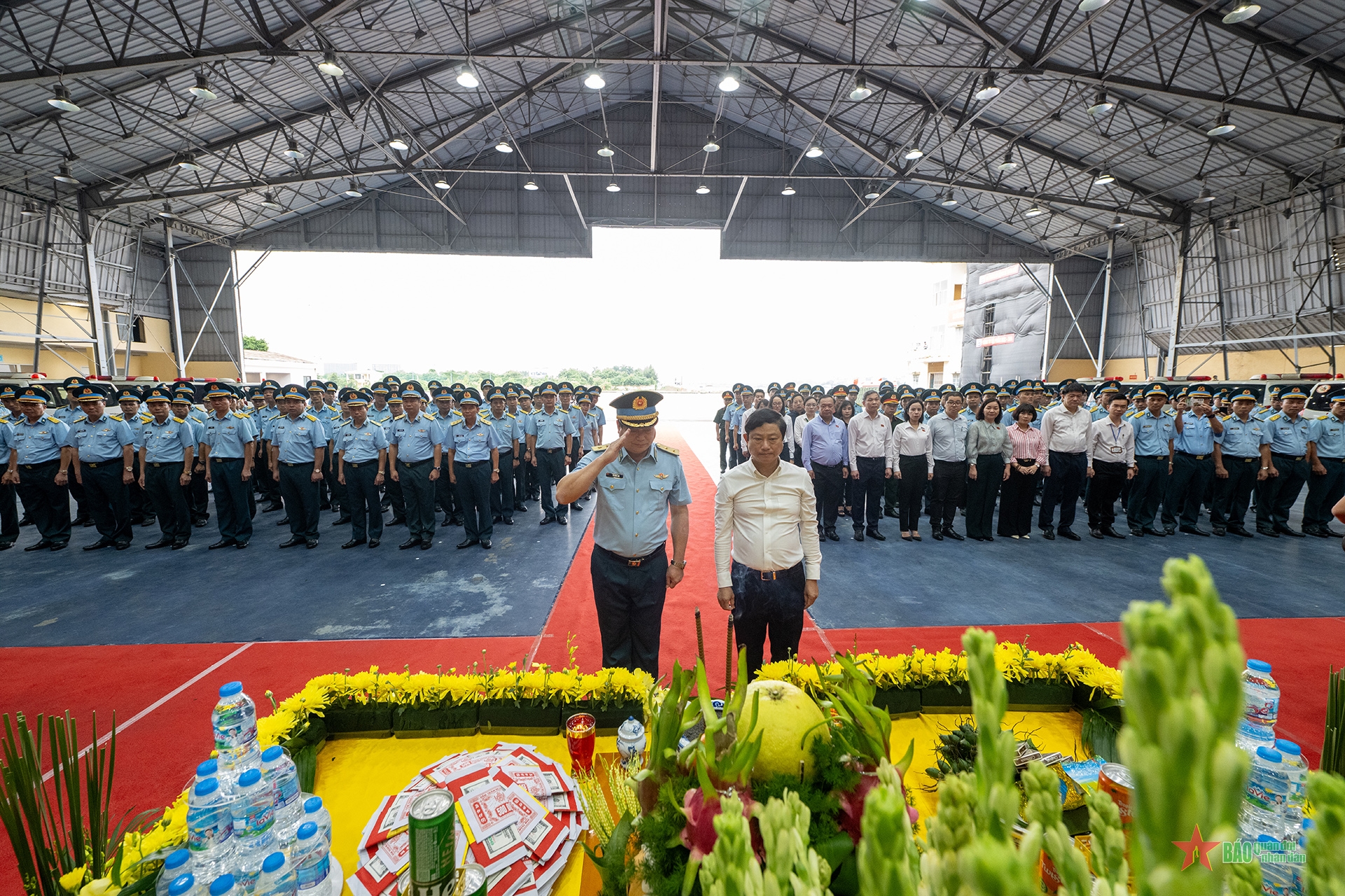 Chuyến bay mang theo ký ức những mùa hoa lửa