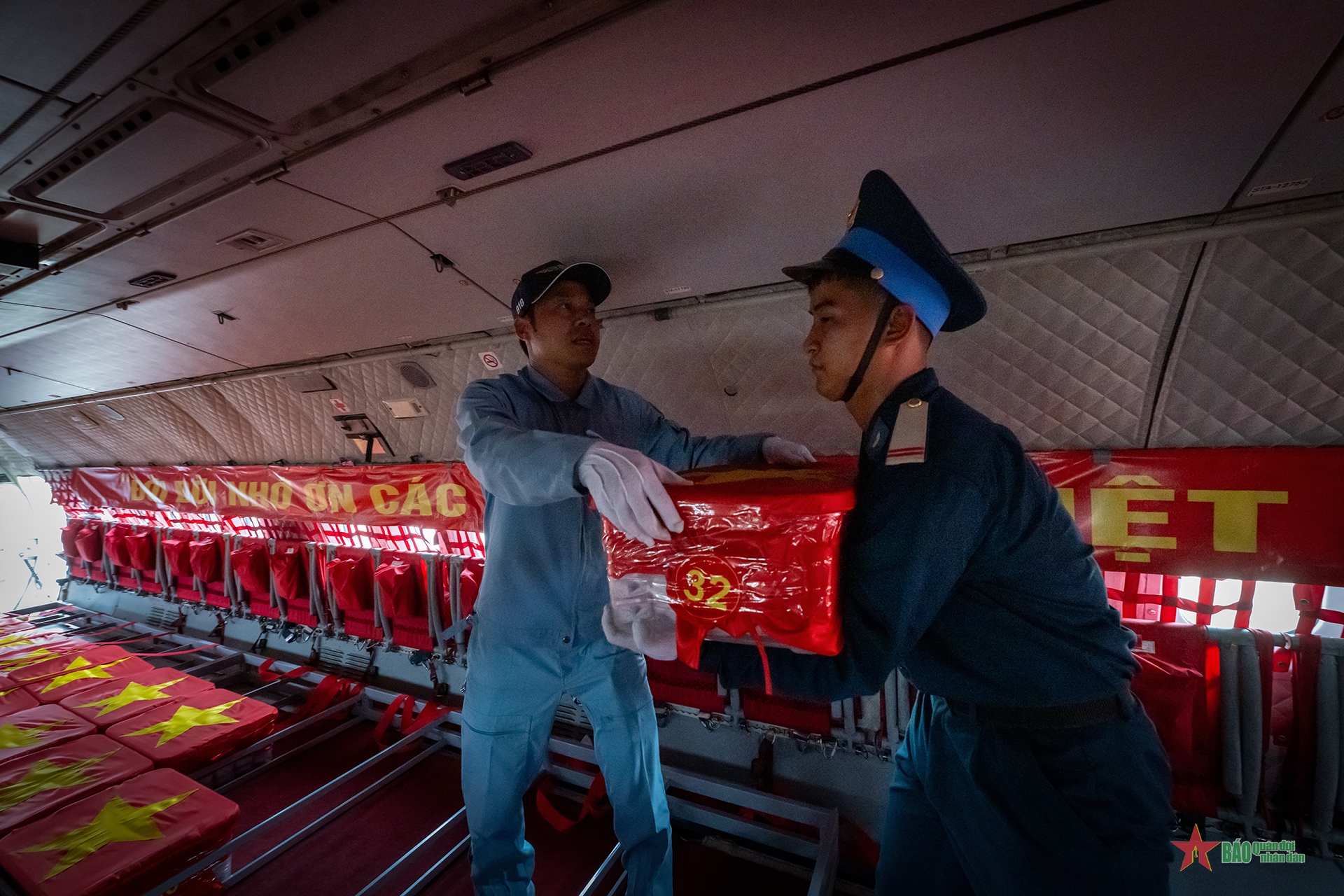 Chuyến bay mang theo ký ức những mùa hoa lửa
