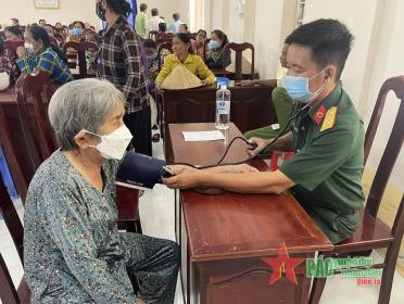 Nghĩa tình người thầy thuốc áo lính