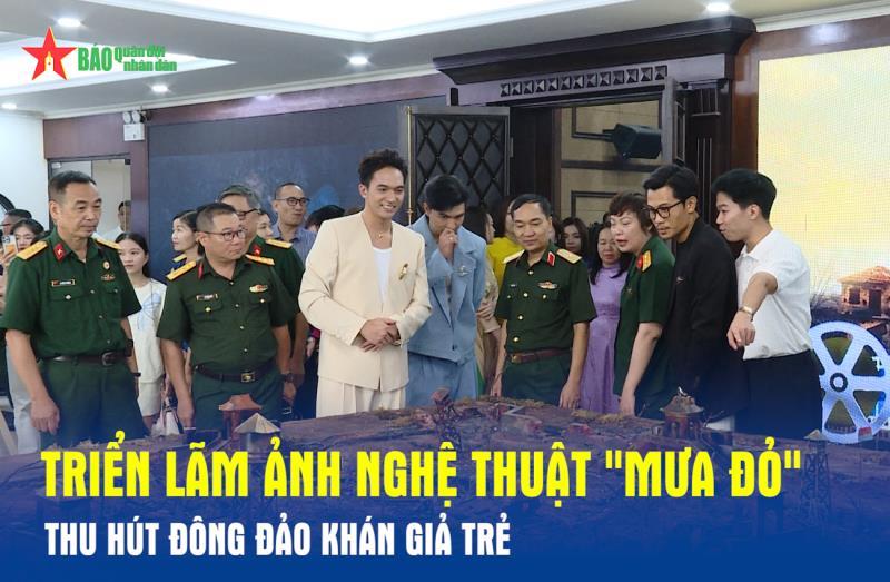 Triển lãm ảnh nghệ thuật Mưa đỏ thu hút đông đảo khán giả trẻ
