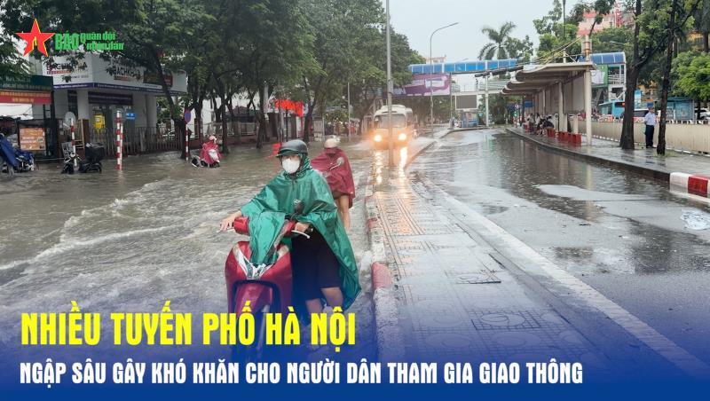 Nhiều tuyến phố Hà Nội ngập sâu gây khó khăn cho người dân tham gia giao thông
