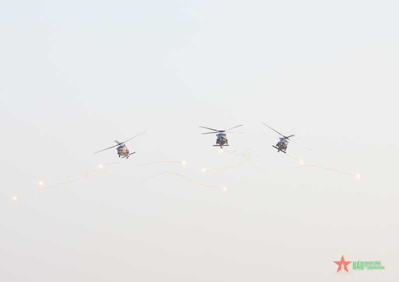 Sức mạnh không quân và Lễ diễu binh đường phố đậm đà bản sắc văn hóa