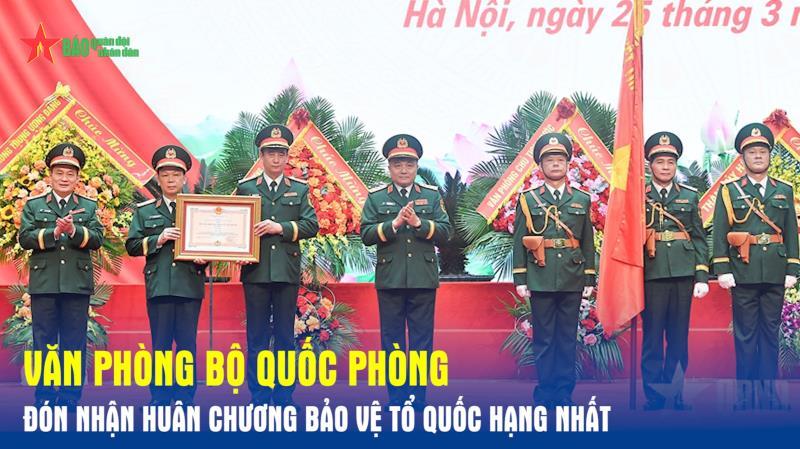 Văn phòng Bộ Quốc phòng đón nhận Huân chương Bảo vệ Tổ quốc hạng Nhất