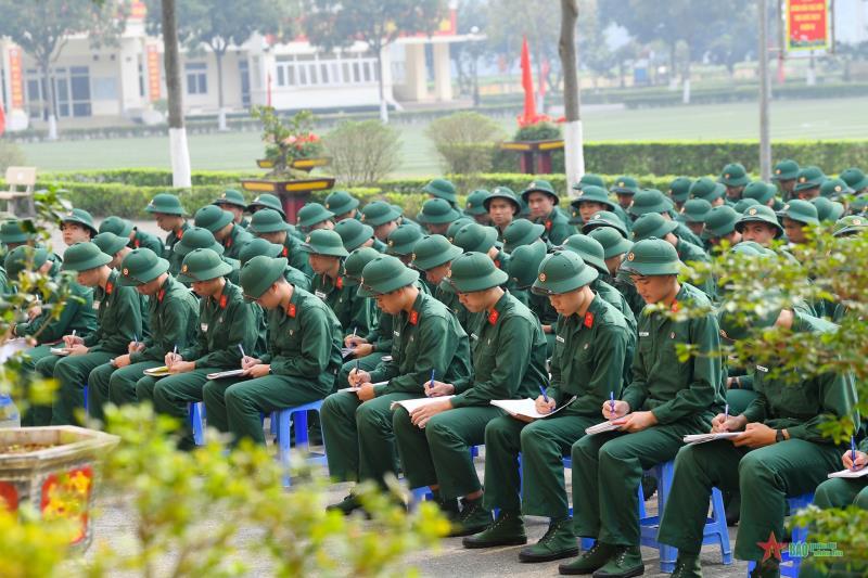 Những bài huấn luyện đầu tiên trong quân ngũ