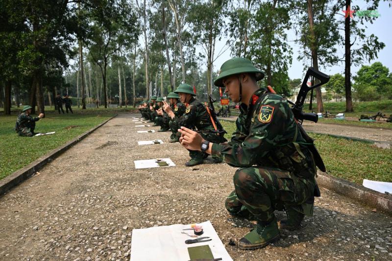 Nắng thao trường hun đúc ý chí chiến sĩ mới Lữ đoàn 144