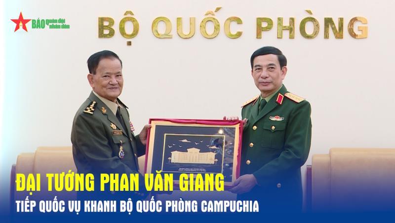 Đại tướng Phan Văn Giang tiếp Quốc vụ khanh Bộ Quốc phòng Campuchia