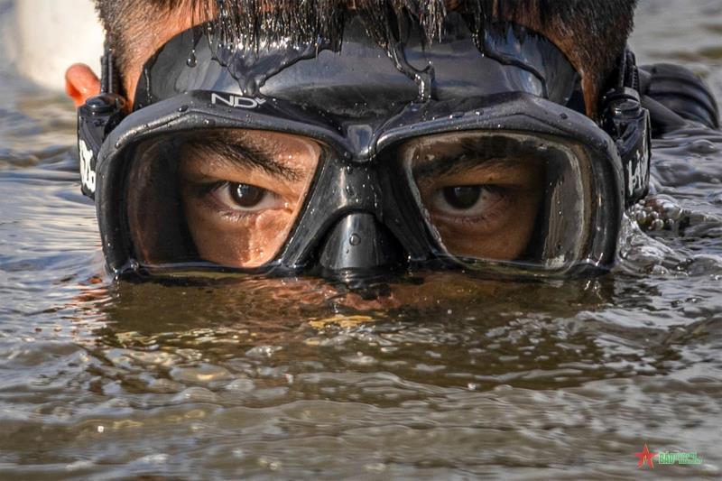 Thao trường trên biển xanh