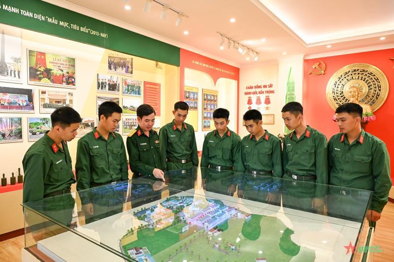 Chiến sĩ mới Lữ đoàn 490 yên tâm học tập, rèn luyện