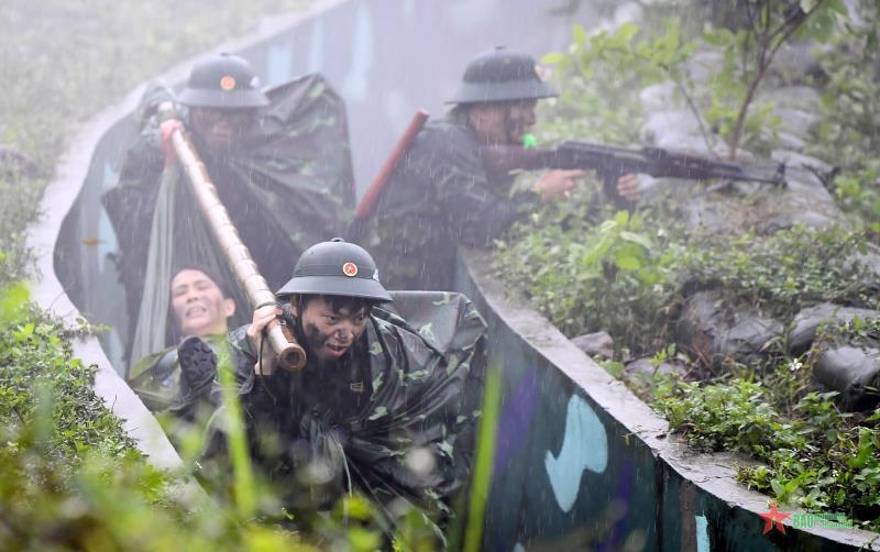 Đưa học viên Quân y rèn luyện sát tình huống chiến đấu