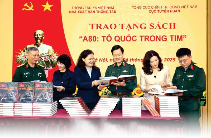 Những người giữ lửa trên mặt trận tư tưởng văn hóa trong Quân đội