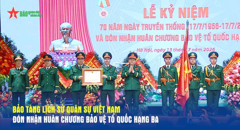 Bảo tàng Lịch sử Quân sự Việt Nam đón nhận Huân chương Bảo vệ Tổ quốc hạng Ba