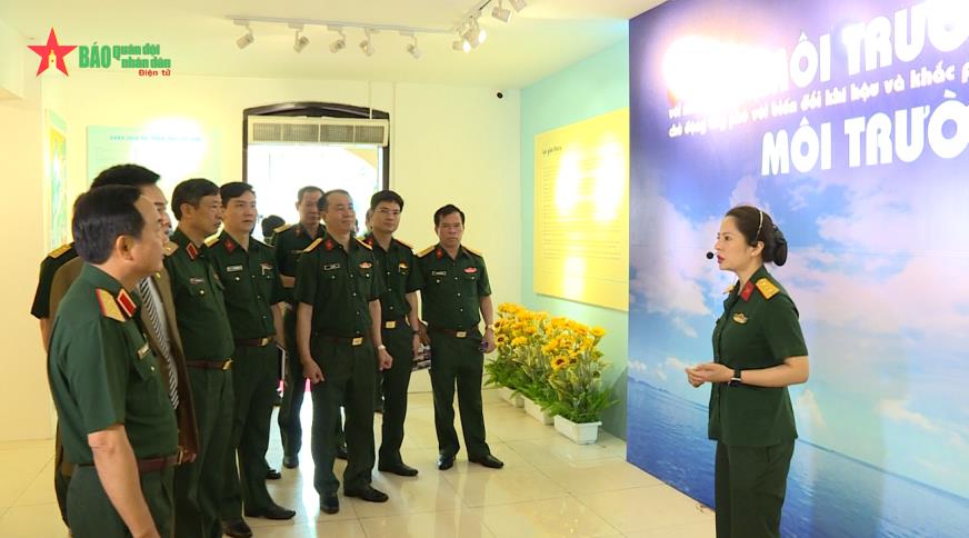 Triển lãm ảnh Quân đội với nhiệm vụ bảo vệ môi trường, chủ động ứng phó với biến đổi khí hậu và khắc phục sự cố môi trường năm 2022