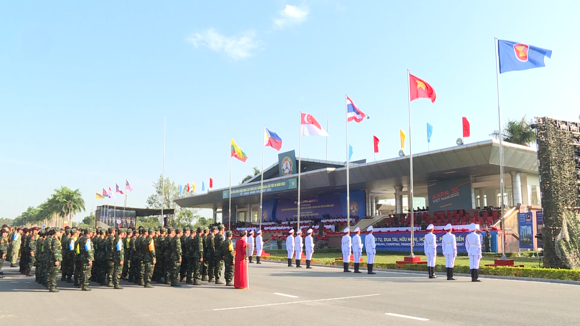 Lễ thượng cờ là một nghi lễ quan trọng của Quốc gia, có khoảnh khắc cảm xúc khi cờ được nâng lên cao và nghe tiếng quốc ca. Hãy cùng chiêm ngưỡng những bức ảnh đẹp về lễ thượng cờ trong những ngày lễ trọng đại, thể hiện sự kiêu hãnh và tự hào của đất nước và nhân dân Việt.