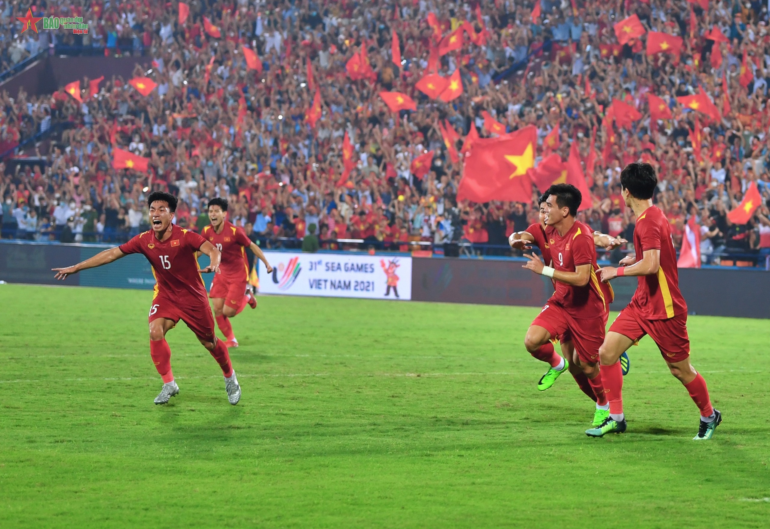 U23 Việt Nam và Tiến Linh - những tài năng trẻ đầy triển vọng lnại là hy vọng lớn của bóng đá Việt Nam. Bàn thắng vàng của Tiến Linh tại SEA Games 30 sẽ làm bạn xúc động và tự hào. Hãy cùng xem lại những khoảnh khắc đáng nhớ đó!