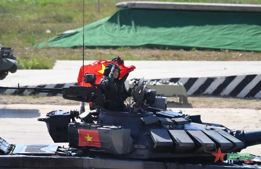 Hình ảnh thi đấu ấn tượng của Kíp xe số 1, Đội tuyển xe tăng Việt Nam tại Army Games 2022