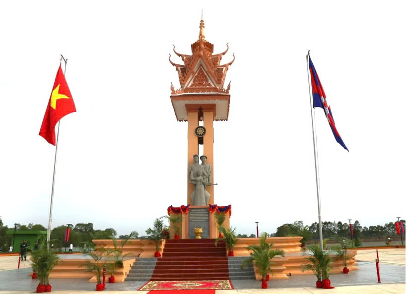 View - 	Kỷ niệm 46 năm Ngày chiến thắng chiến tranh bảo vệ biên giới Tây Nam của Tổ quốc và cùng quân dân Campuchia chiến thắng chế độ diệt chủng: Lịch sử không bao giờ bị lãng quên