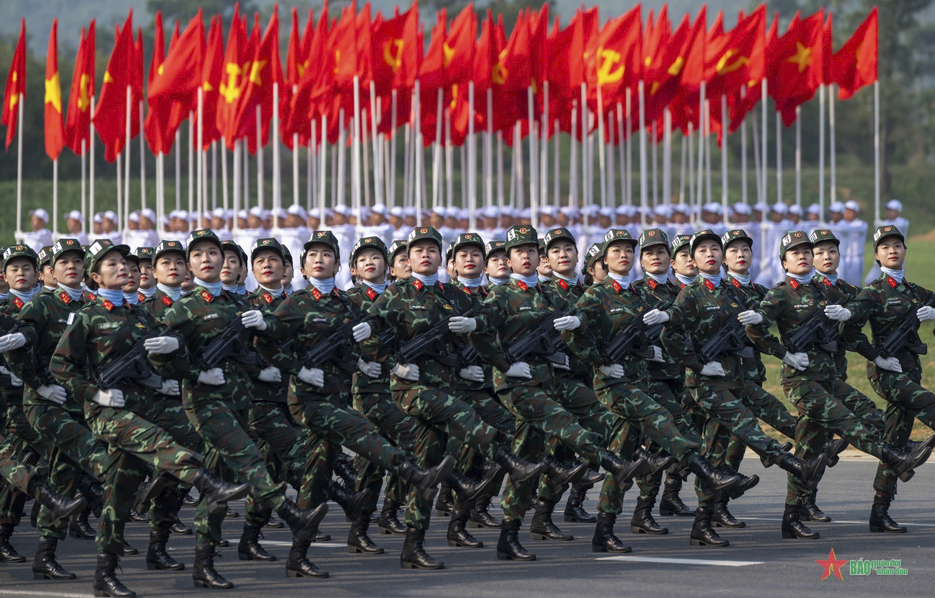 View - 	Hợp luyện nhuần nhuyễn sẵn sàng thực hiện nhiệm vụ trọng đại