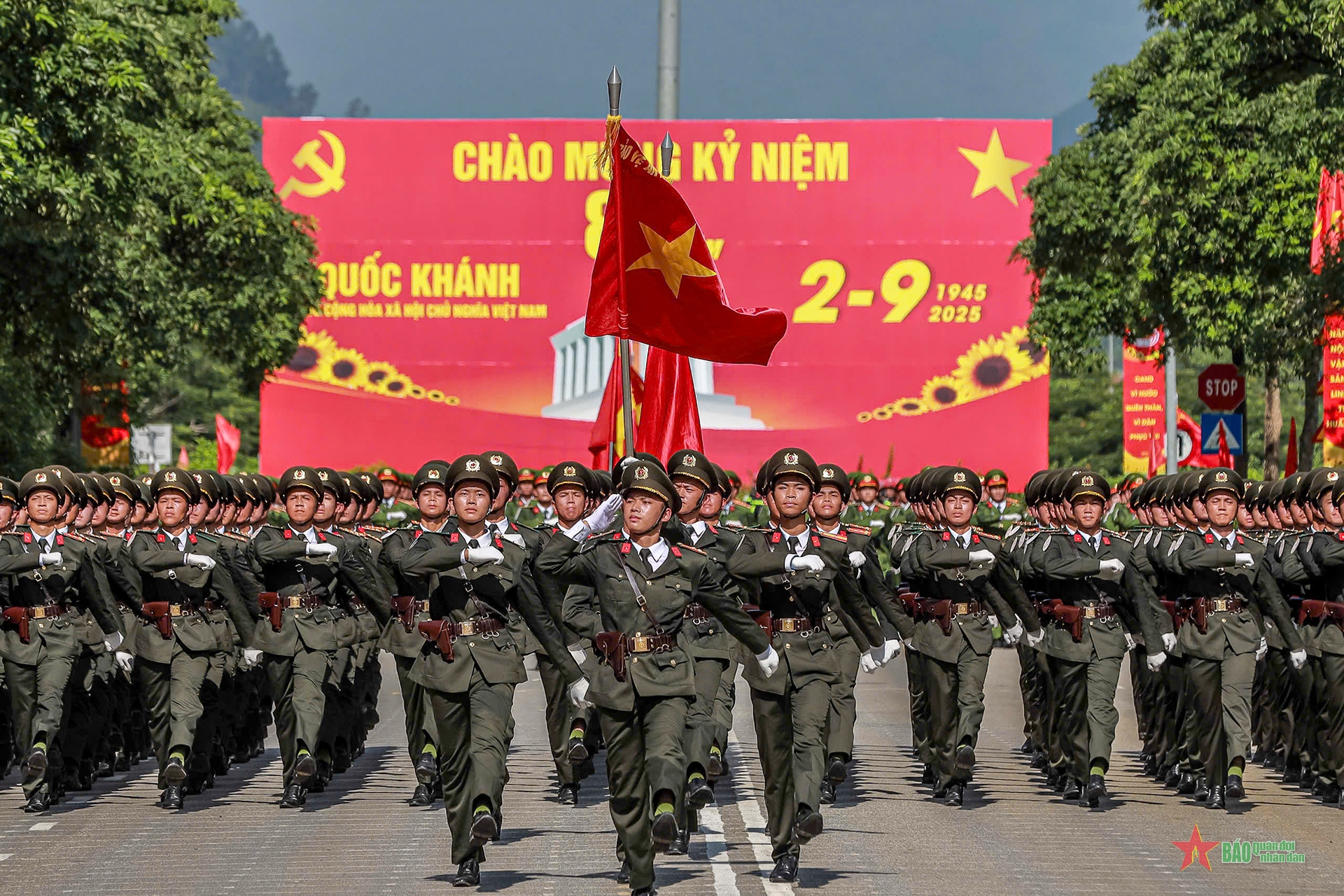 View - 	Lực lượng Công an nhân dân hợp luyện diễu binh, diễu hành